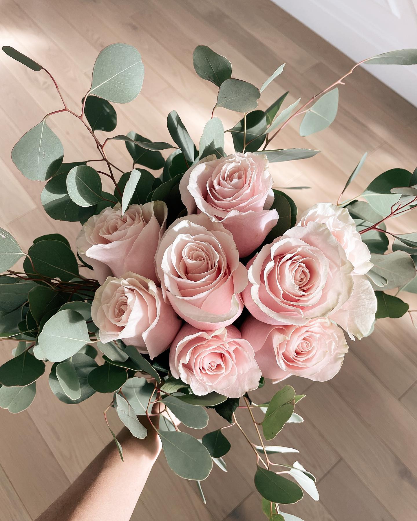 Bouquet - Roses Roses & Eucalyptus